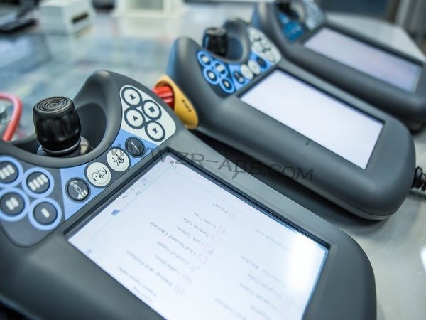 ABB機(jī)器人示教器閃屏故障維修